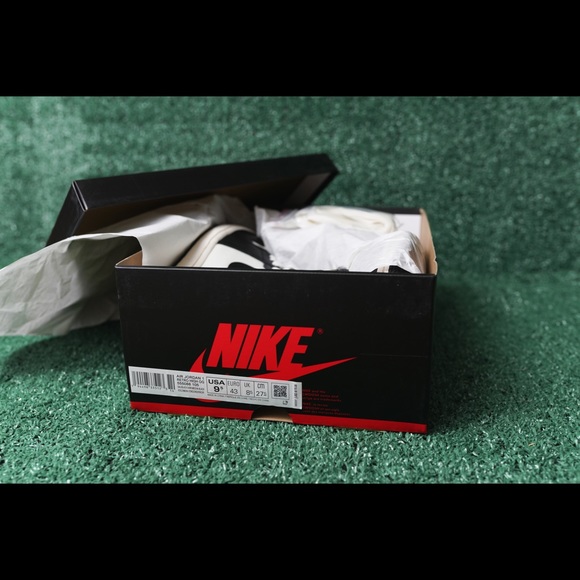 Air Jordan 1 Dark Mocha Mens 9.5